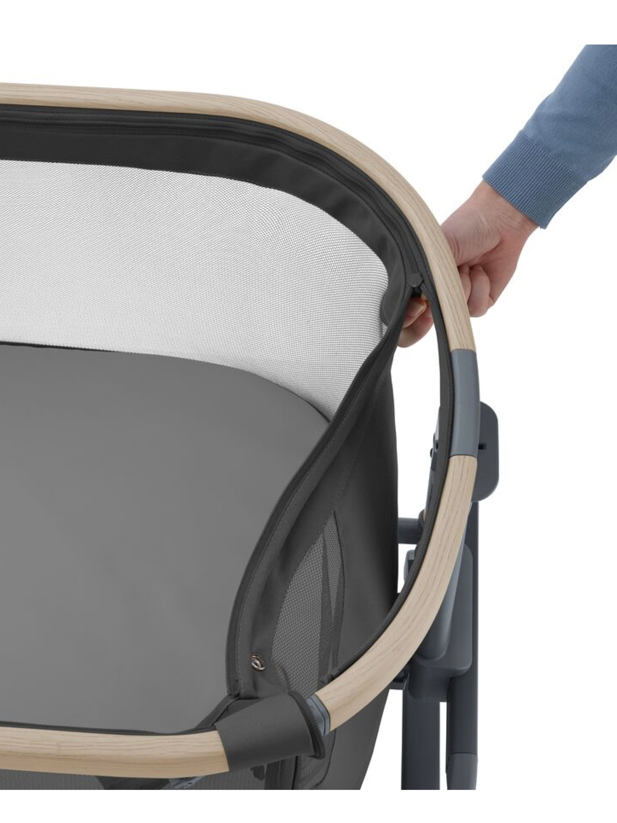 Maxi Cosi Iora Air Co-Sleeper - Beyond Graphite image number 3