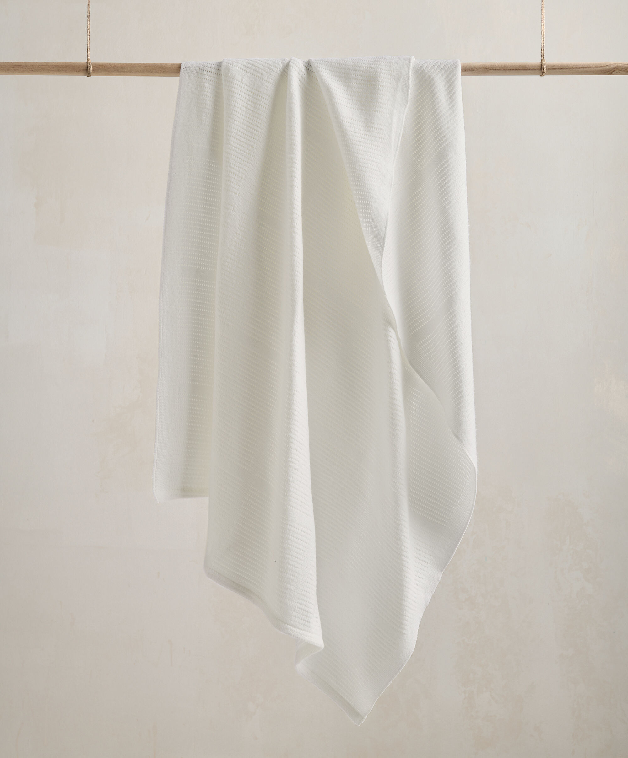 Cellular Cotton Blanket Large - Gardenia White image number 5