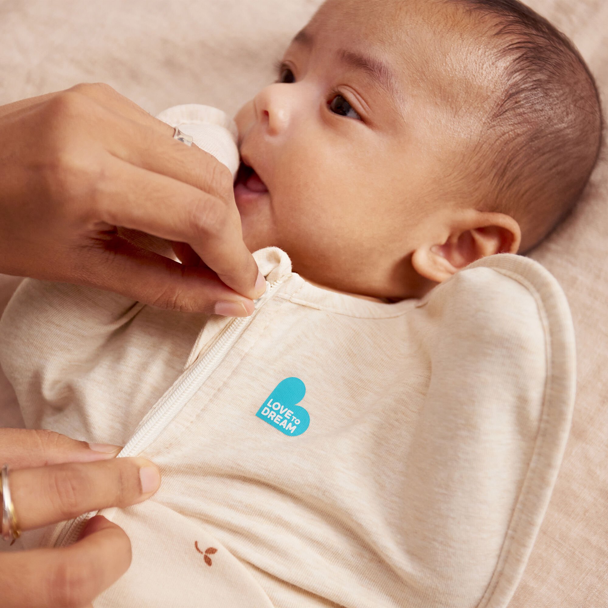 Love to Dream Swaddle Up 1.5T Stretch CottonFleece Twigs - Oatmeal image number 3