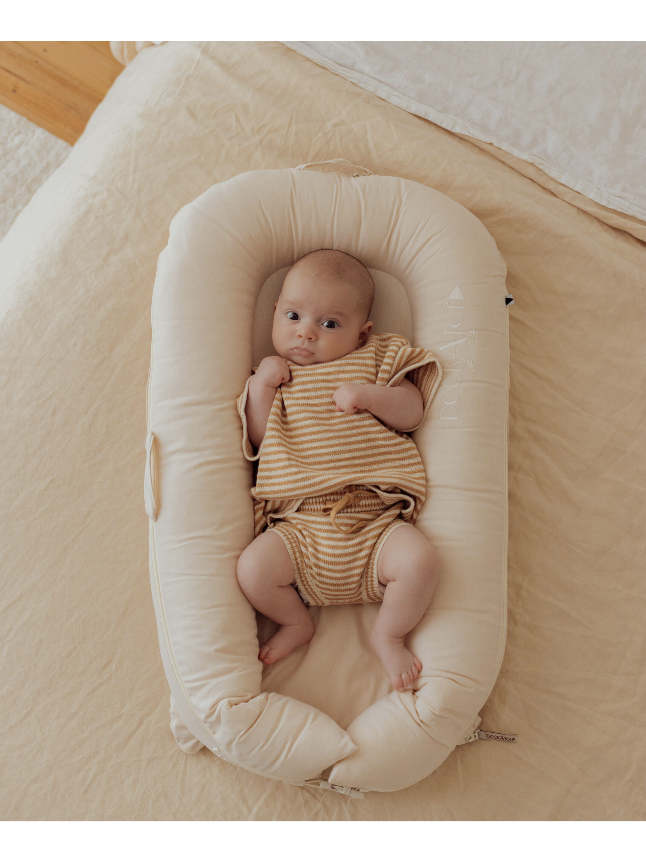 ドッカトット Deluxe+ Dock Sand Chambray Dock a Tot Deluxe+ Dock