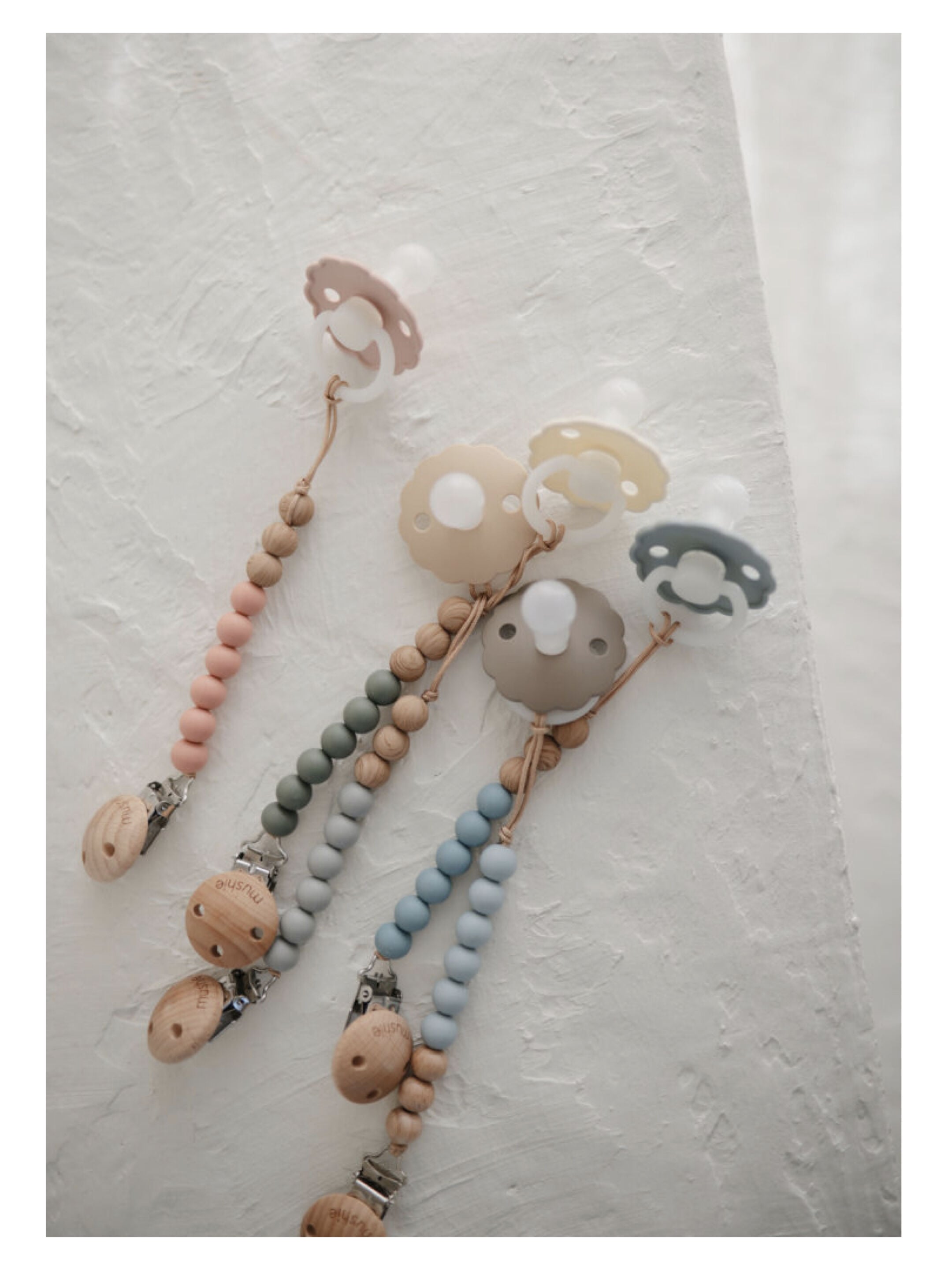 Mushie Pacifier Clips Halo Powder image number 2