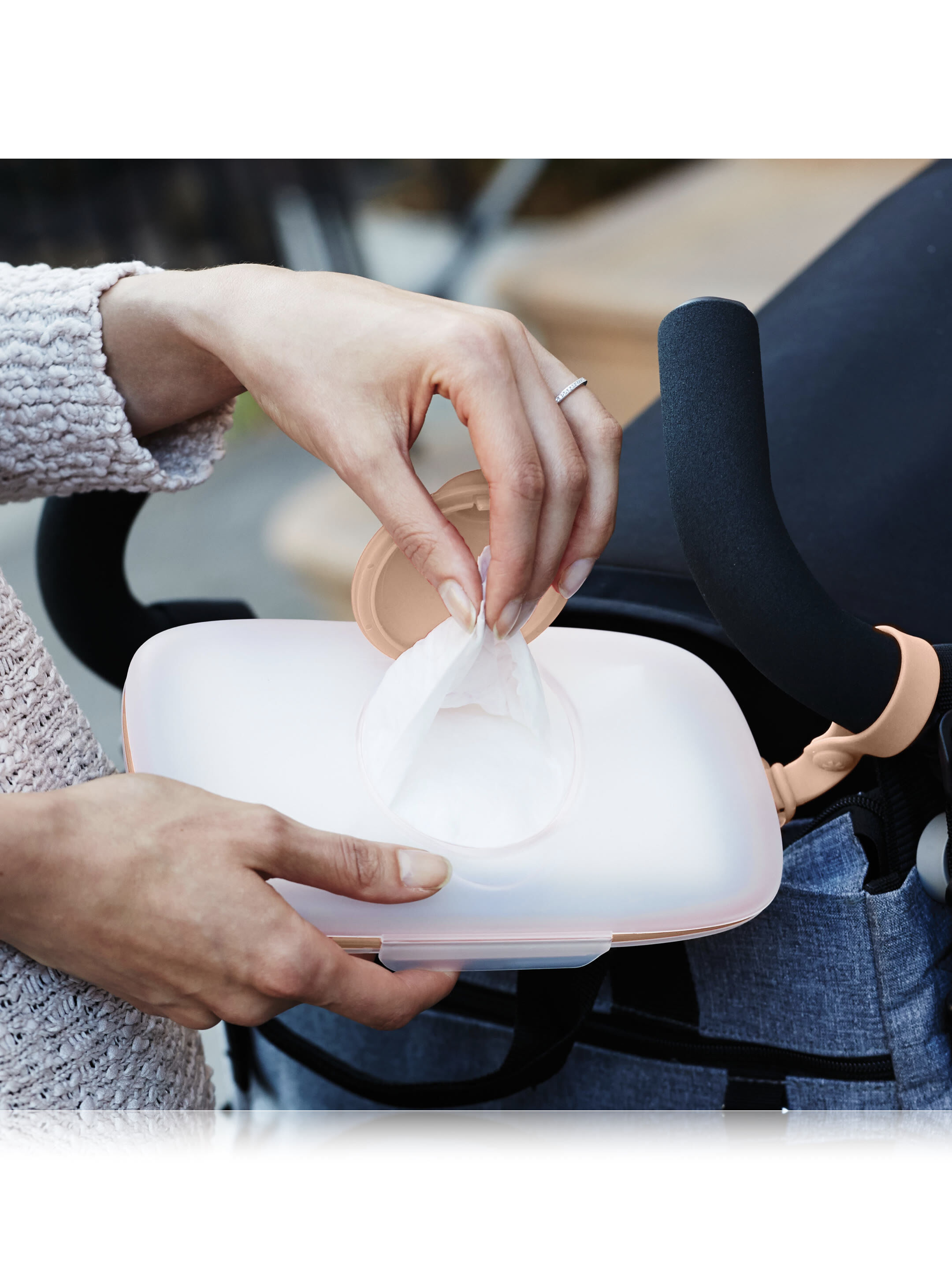 Grab & Go Wipes Case image number 4