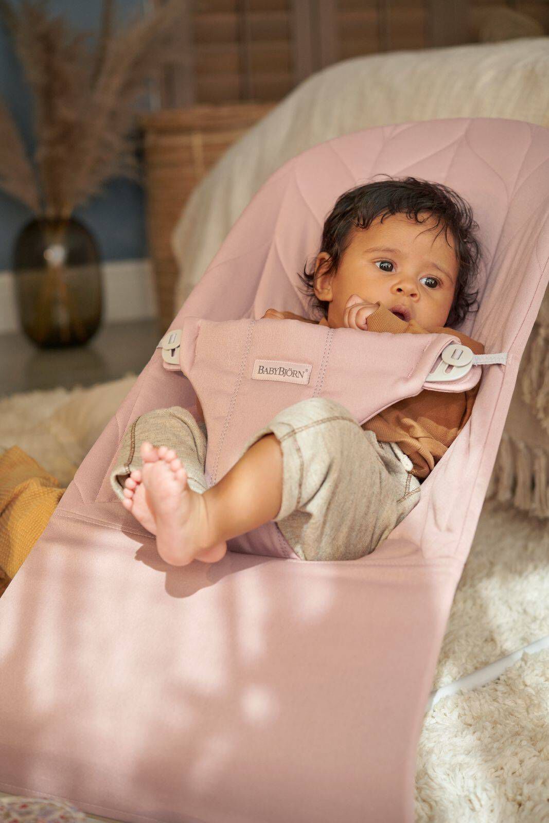 BabyBjorn Bouncer Bliss Cotton, Petal Quilt - Dusty Pink image number 2