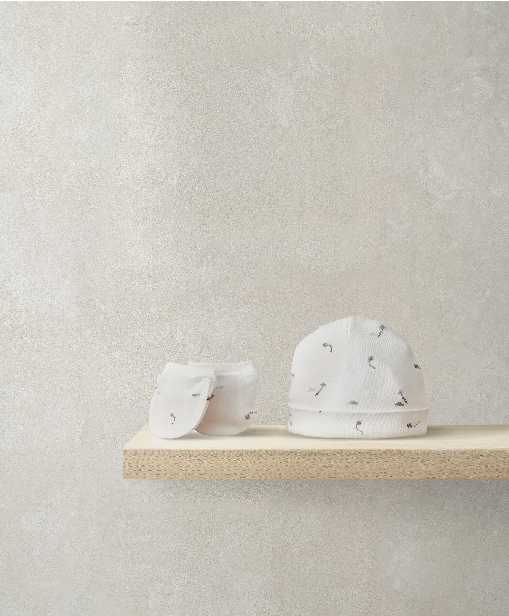 Kites Premature Hat & Mittens  image number 1