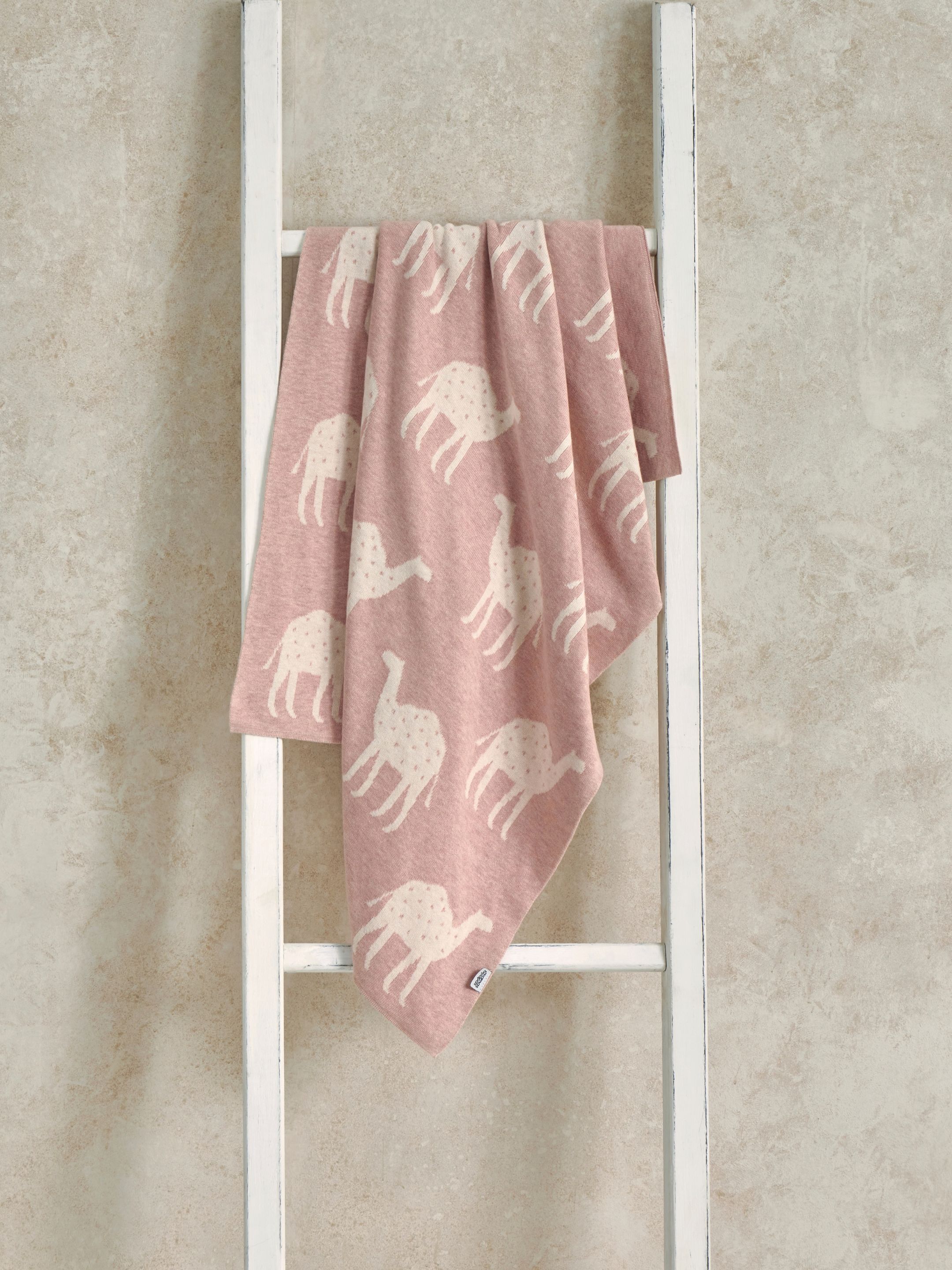 Cuddle Gift Set - Camel Pink Blanket with Larry Lamb Soft Toy image number 6