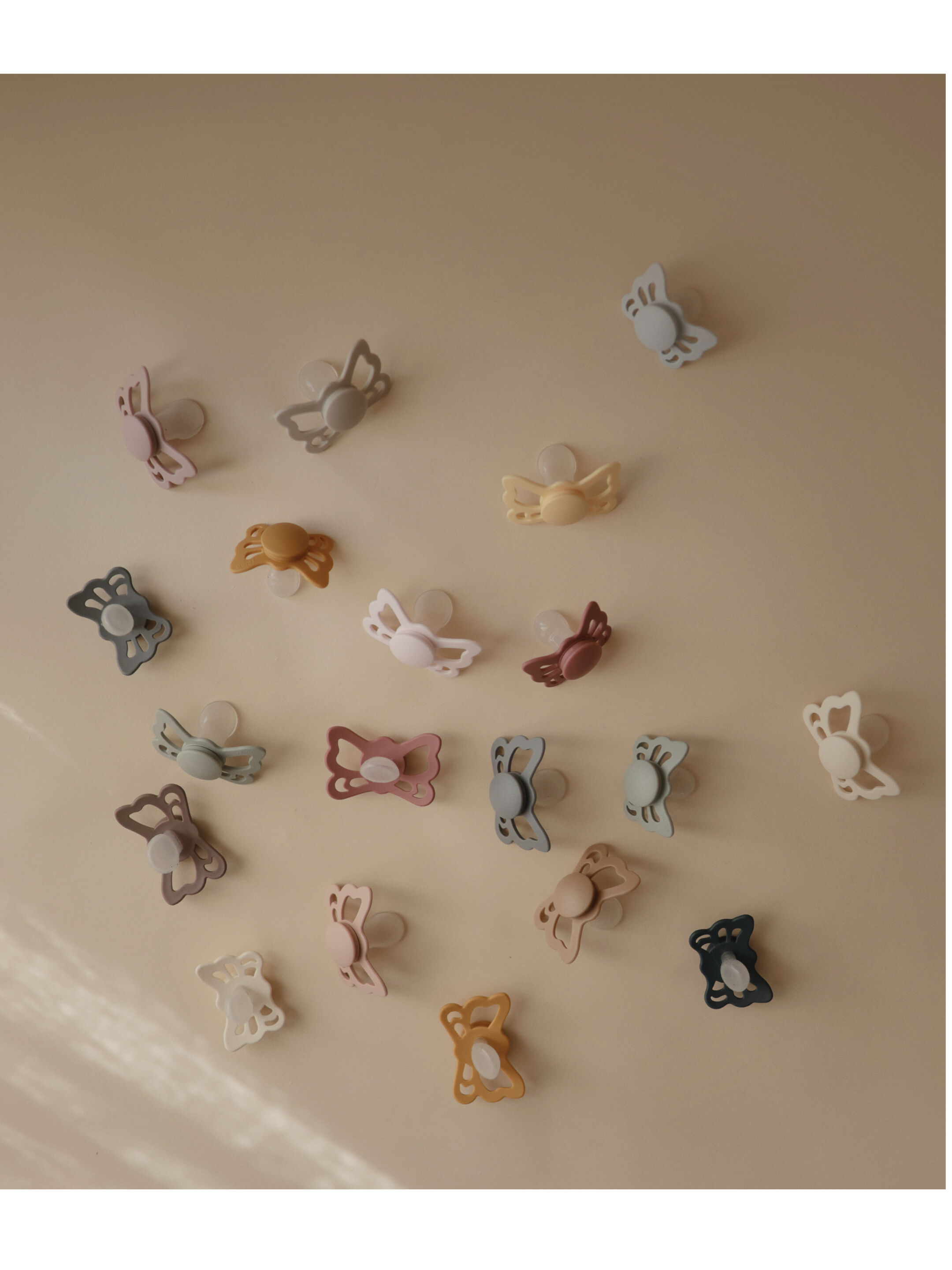 FRIGG Butterfly Anatomical Silicone Baby Pacifier 6-18M 2-Pack Cream/Blush - Size 2 image number 3