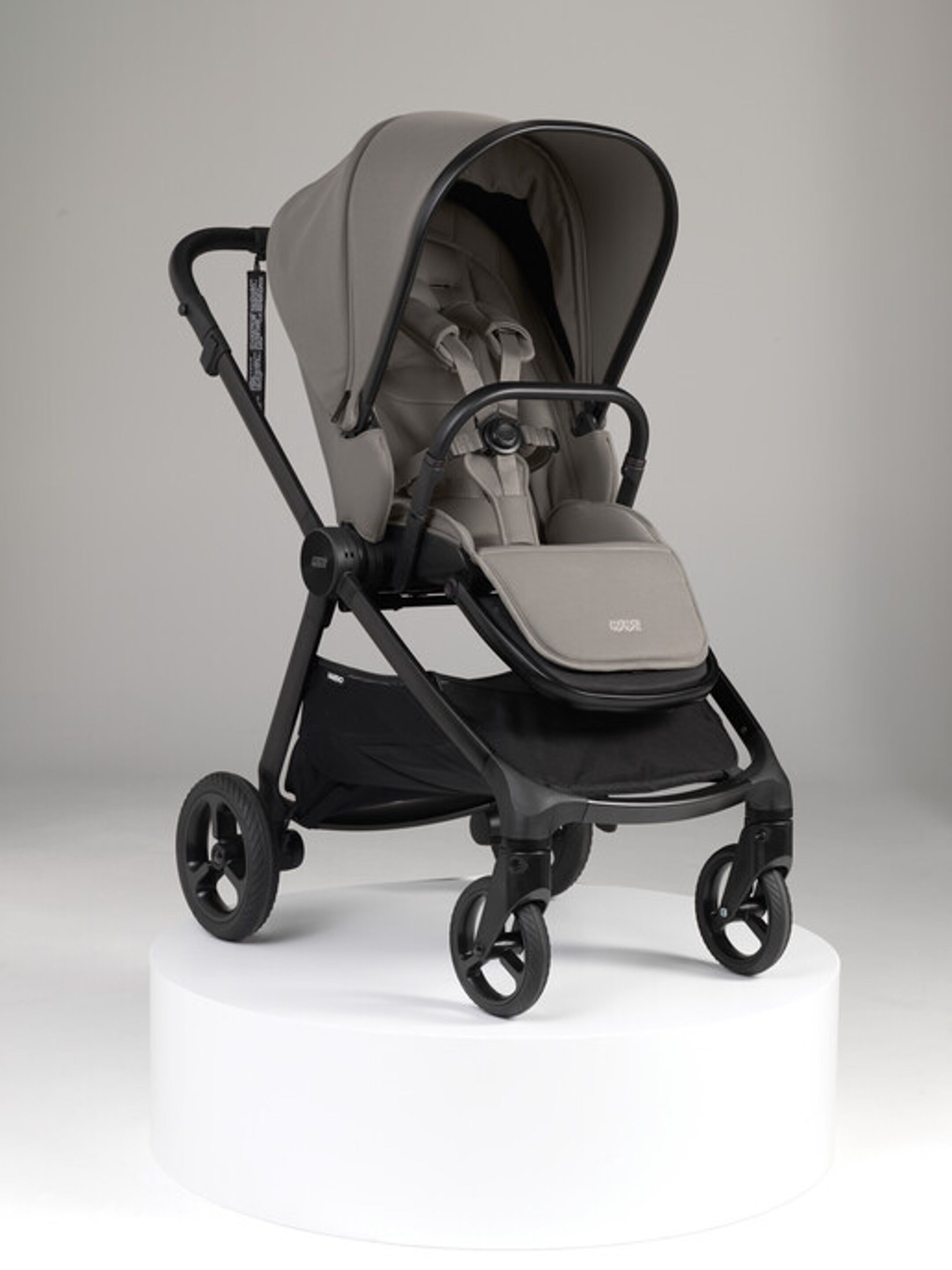 Vardo Storm Pushchair 7 Piece Bundle with Cybex Car Seat image number 2