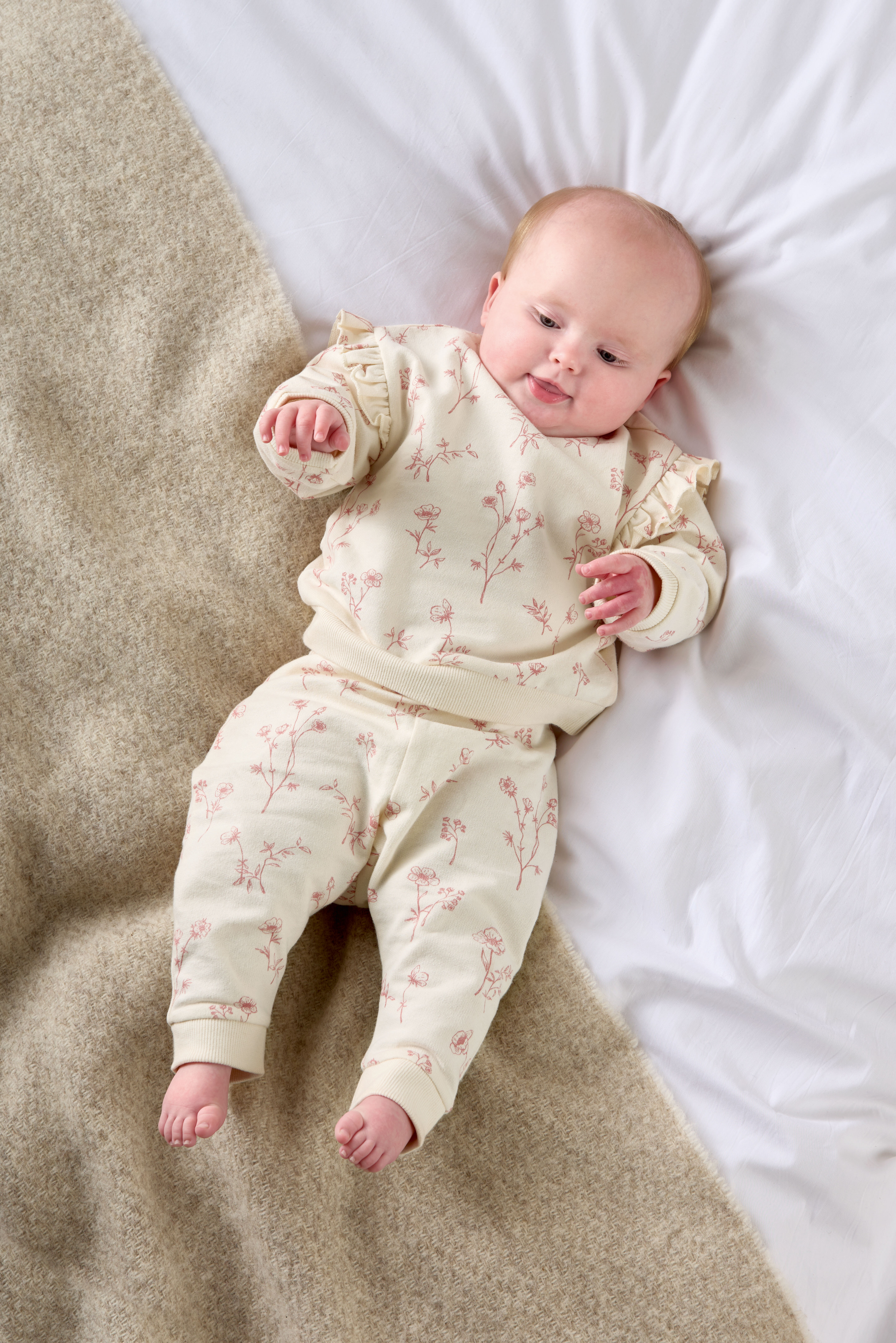 2 Piece Sweatshirt & Leggings Set image number 6