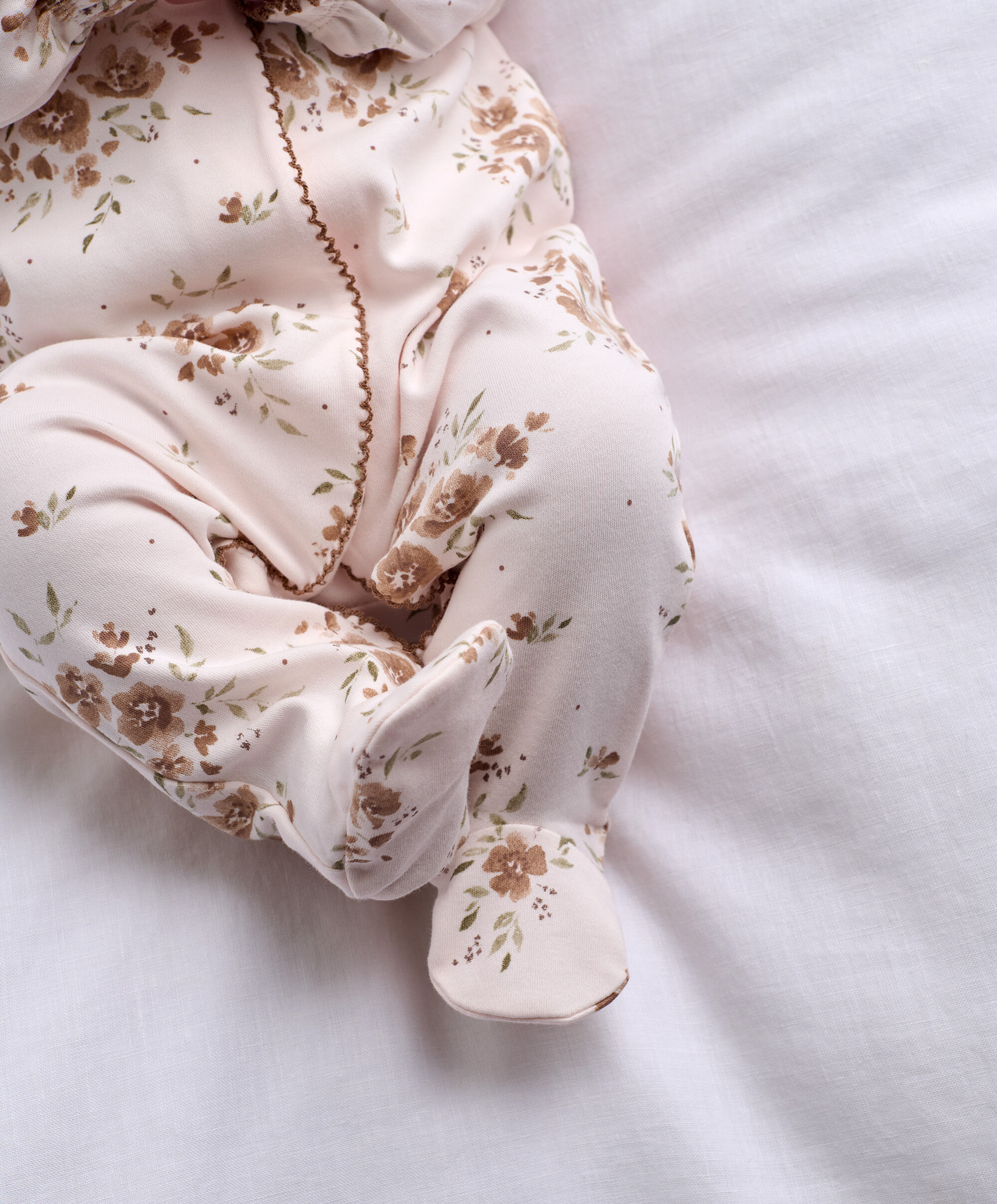 Large Floral Print AIO image number 8
