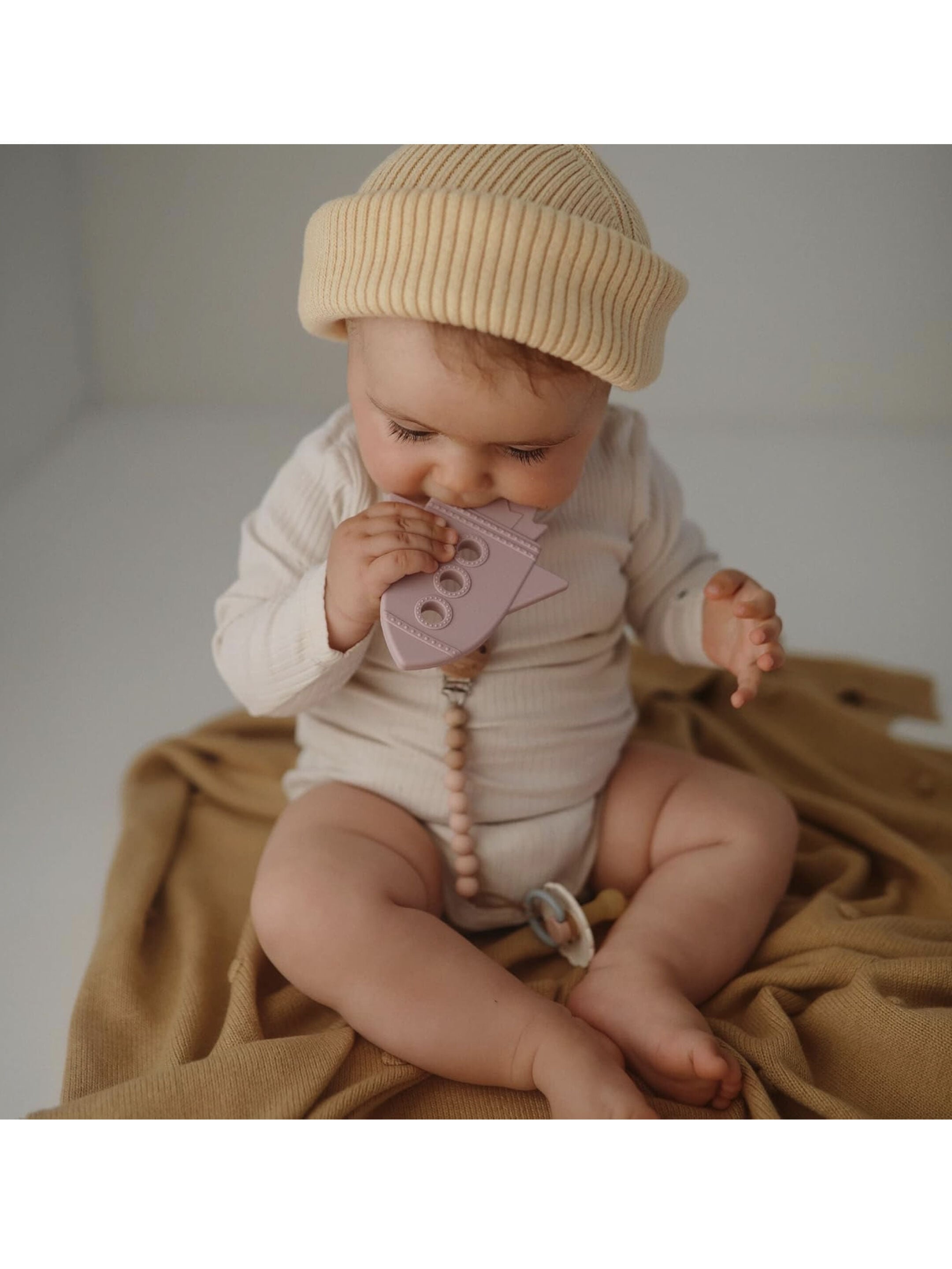 Mushie Teether Rocket Cloud image number 3