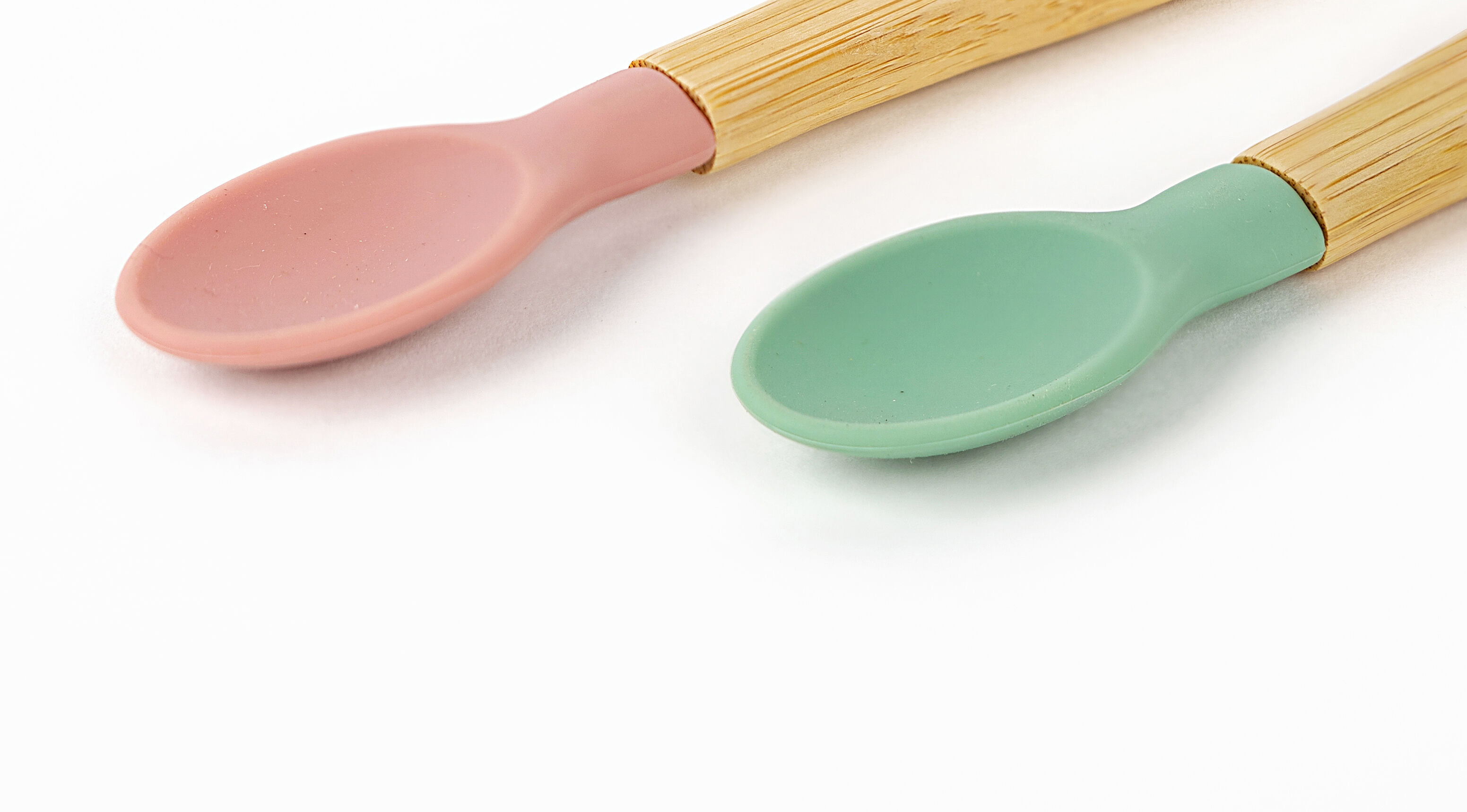 Citron Organic Bamboo Spoons Set of 2 Green/Blush Pink image number 2
