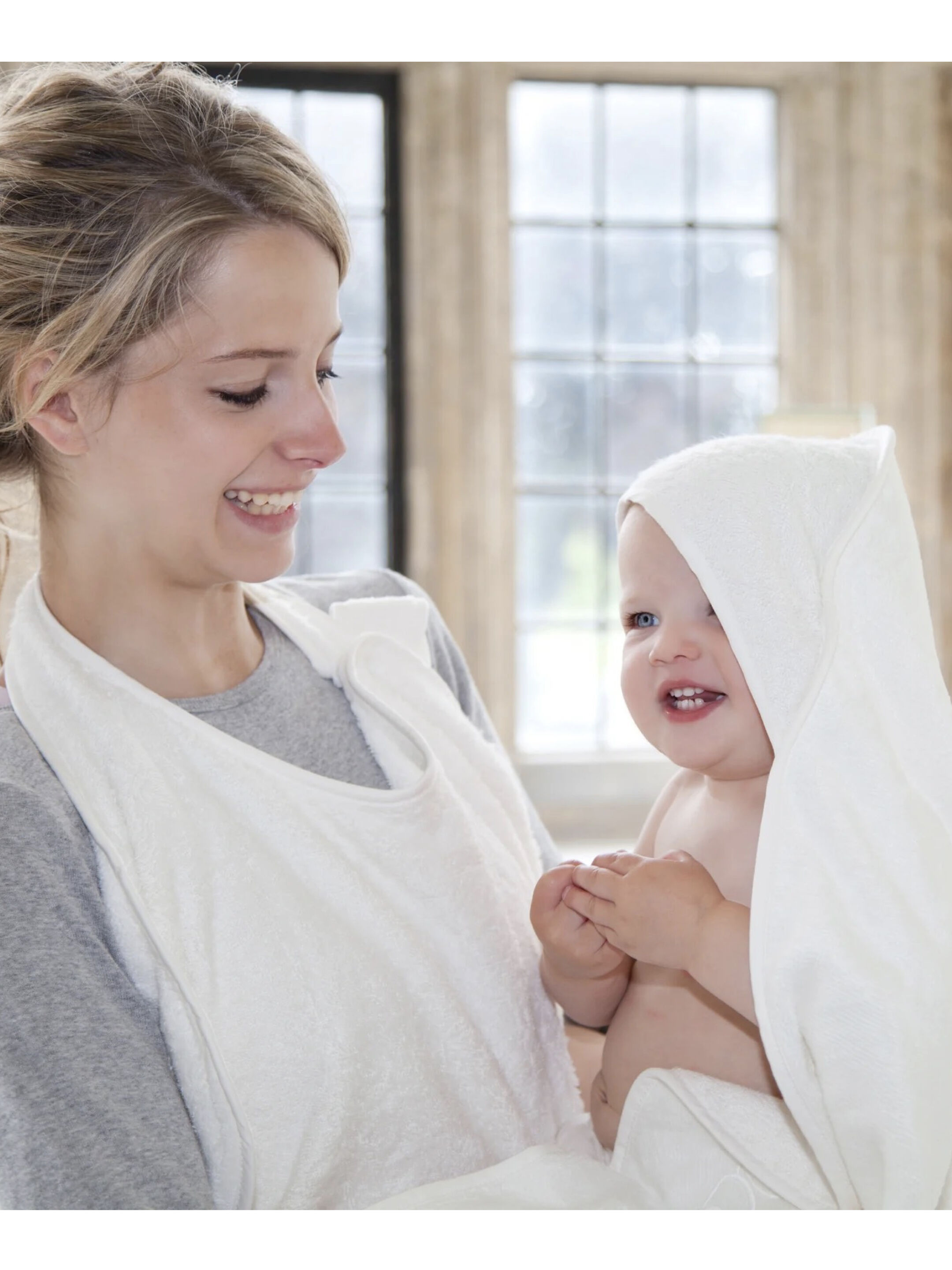 Cuddledry Handsfree Baby Towel Hooded - White image number 3