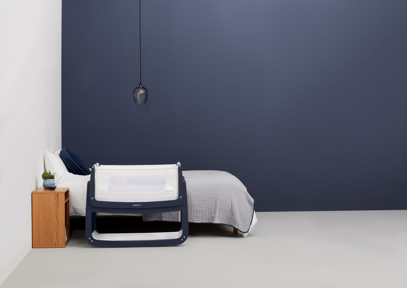 SnuzPod4 Bedside Crib - Navy image number 4