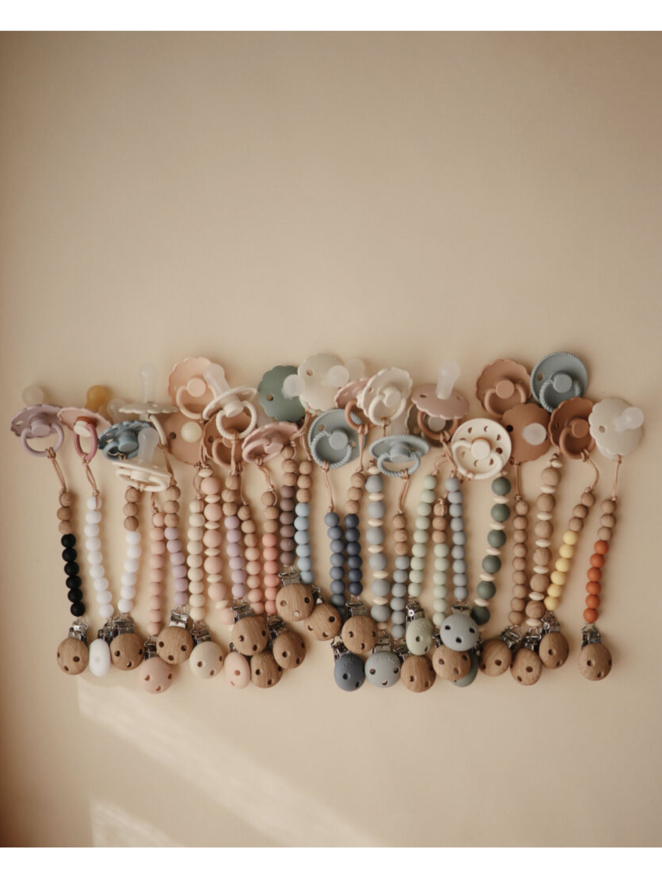 Mushie Pacifier Clips Halo Powder image number 3