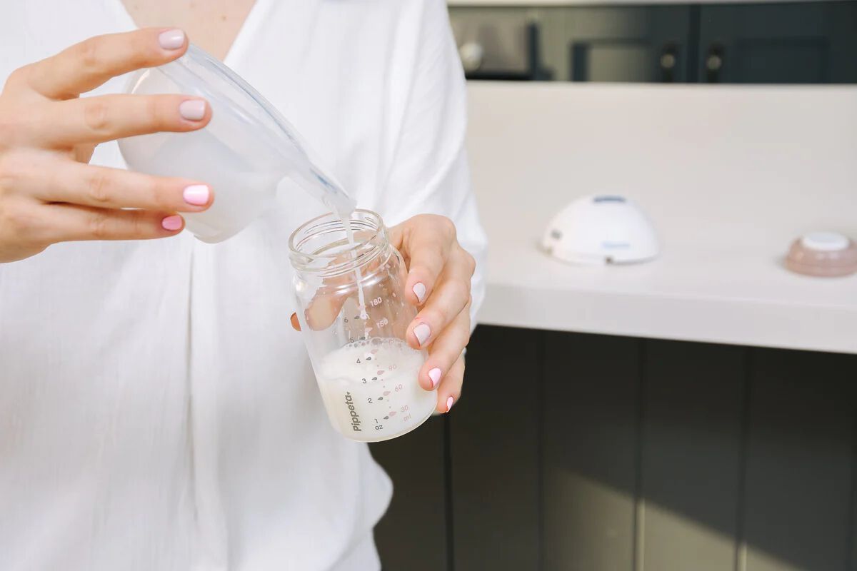 Pippeta Compact Led Handsfree Breast Pump image number 4