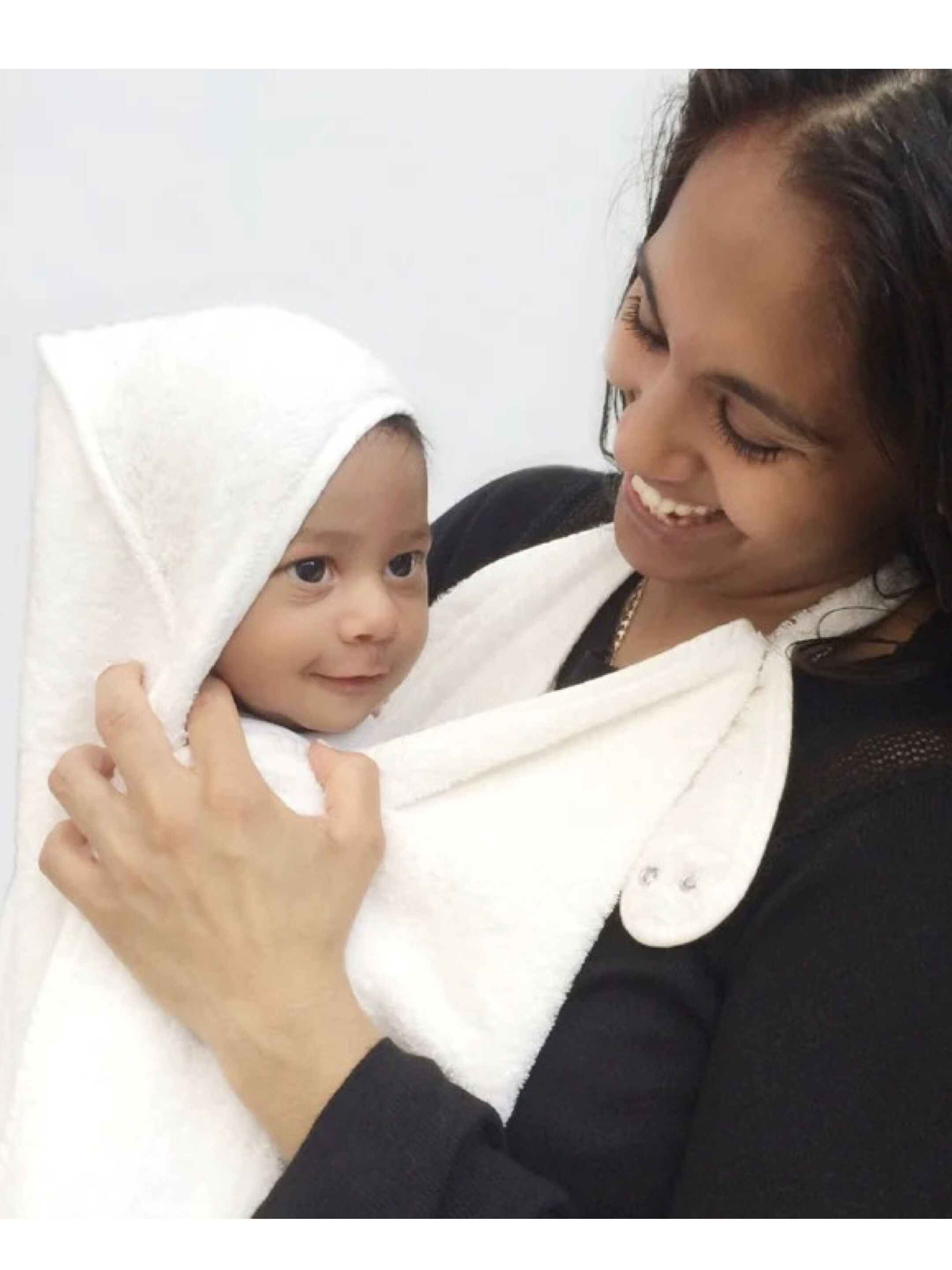 Cuddledry Handsfree Baby Towel Hooded - White image number 1