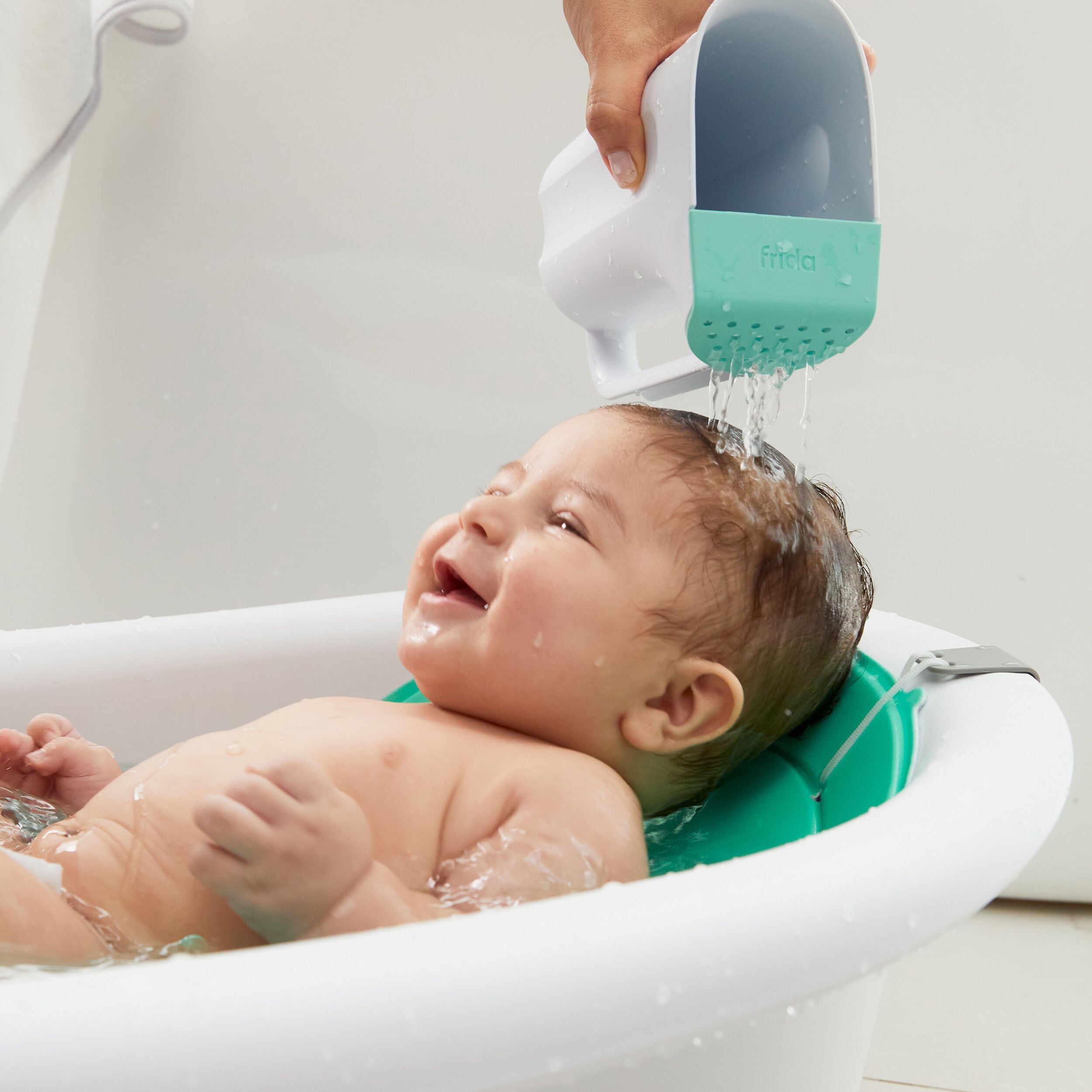 Frida Control the Flow Bath Rinser image number 3
